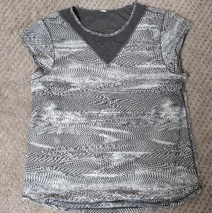 Lululemon bundle shirt and capri leggings